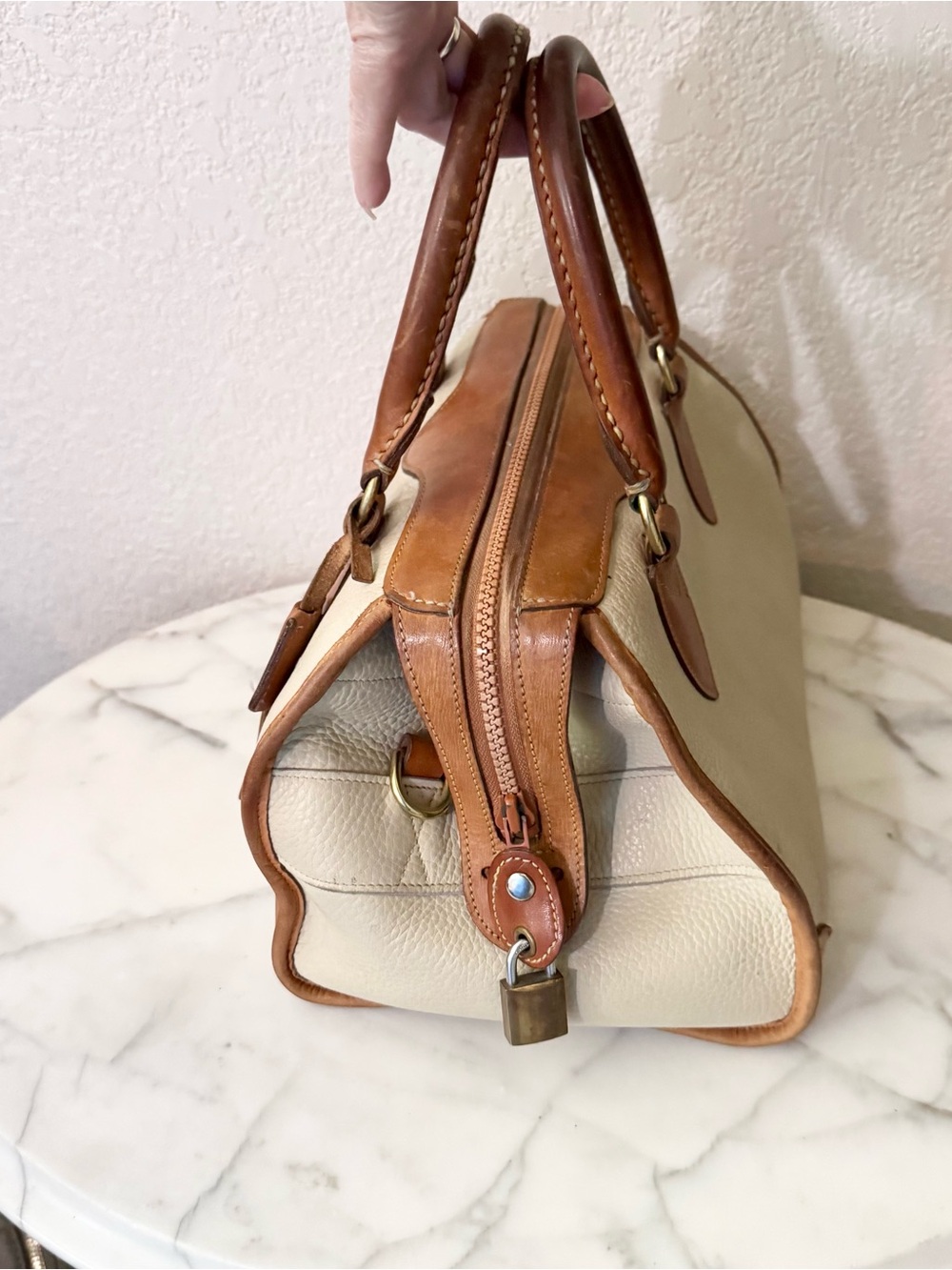 Dooney&Burke 80’s Gladstone All weather Cream& British Tan Leather Trim Lock&Key - Picture 8 of 15